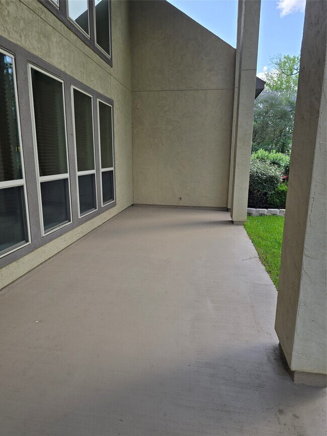 Building Photo - 10 Val Delsa Ct