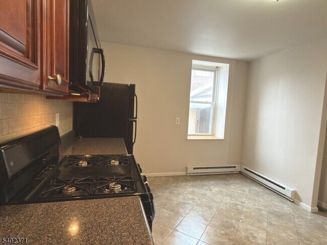 Building Photo - 39 Glenridge Ave