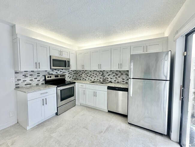 Building Photo - 173 Lake Arbor Dr