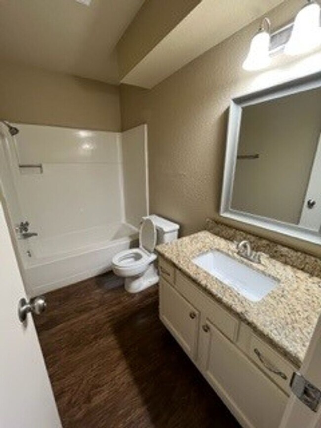 Building Photo - 8414 Cambridge Rd. #C03