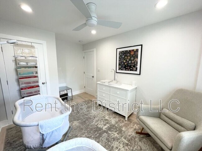 Building Photo - 1316 Staples St NE