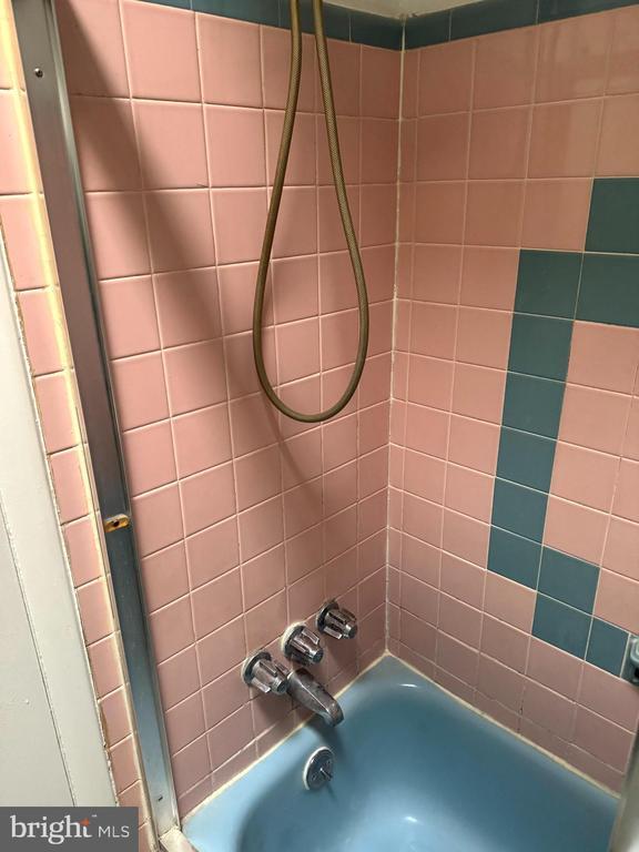 Building Photo - 7258 Mansfield Ave