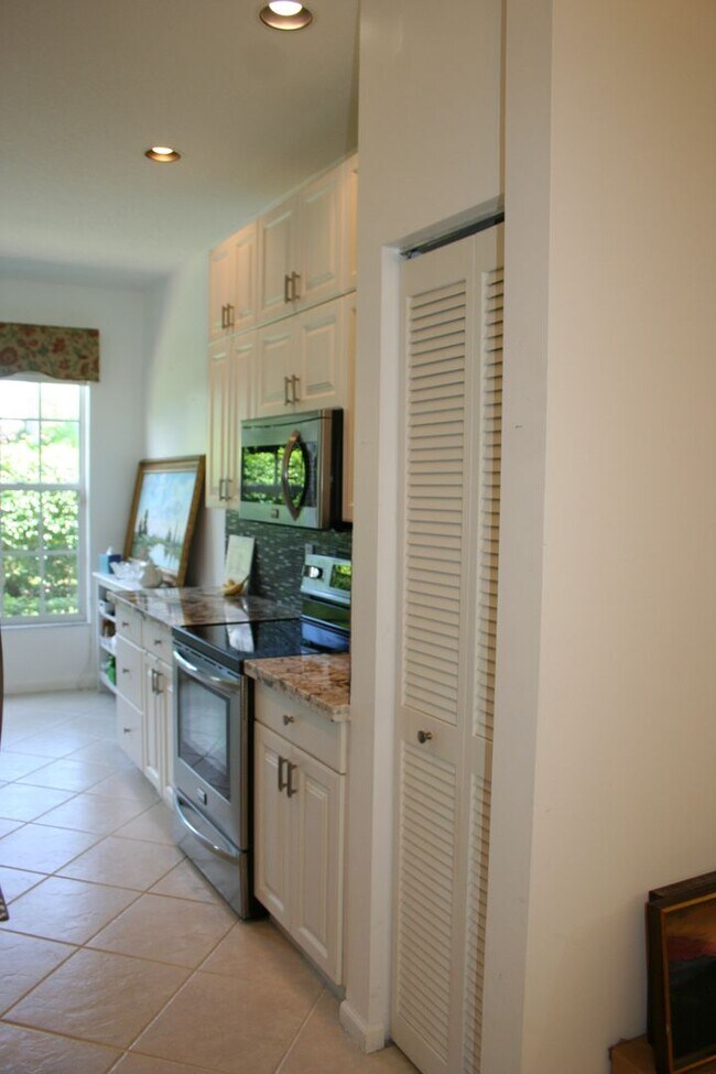 Building Photo - Rare Find! Gorgeous 3/2 villa with garage in Boca Pointe!