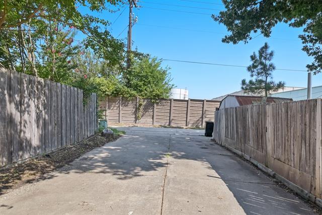 Building Photo - 1221 Wheatfield Dr