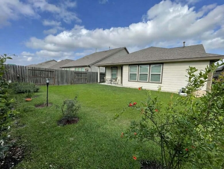 Building Photo - 4815 Chestnut Valley Ln