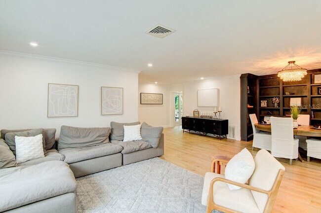 Building Photo - 1720 Spring Creek Dr