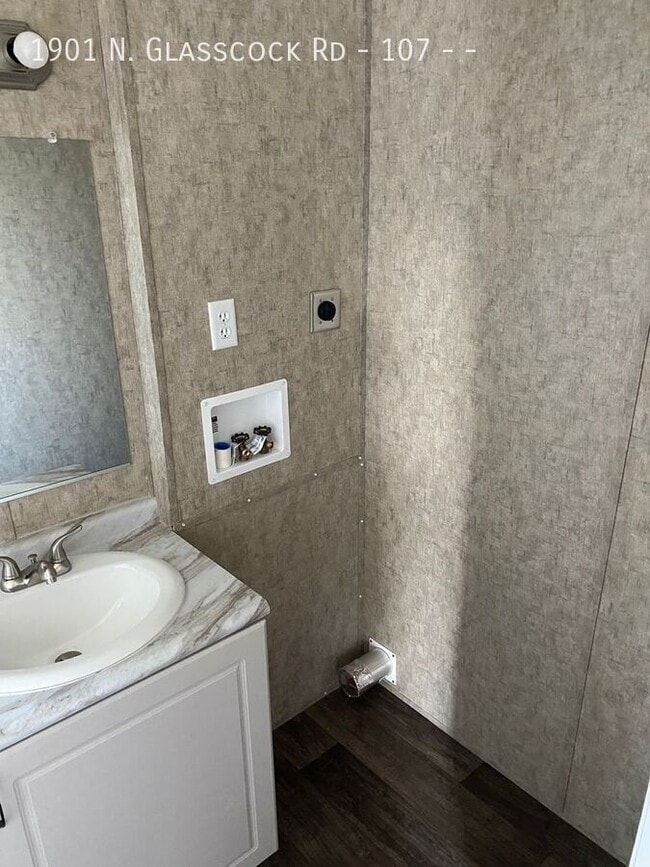 Building Photo - 1901 N Glasscock Rd