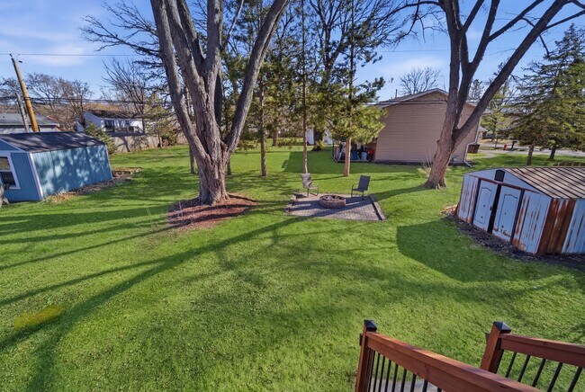 Building Photo - 4611 W Shore Dr