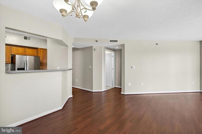 Building Photo - 2181 Jamieson Ave