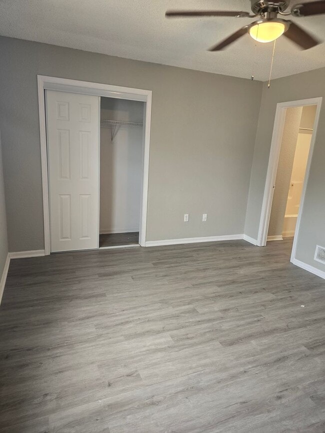 Building Photo - Renovated Duplex for rent