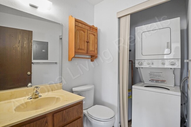 Building Photo - CENTRALLY LOCATED 1 BEDROOM CONDO