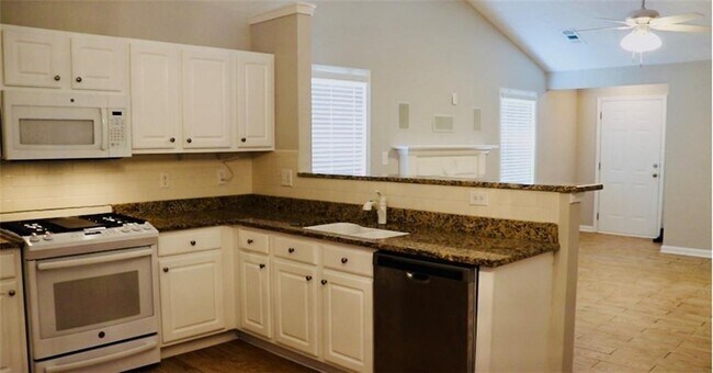 Building Photo - 1091 Pine Acre Dr NE
