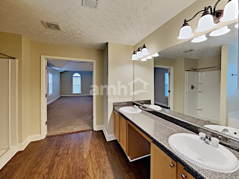 Building Photo - 1151 Folkstone Dr