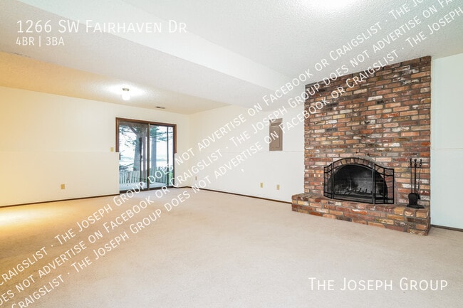Building Photo - 1266 SW Fairhaven Dr