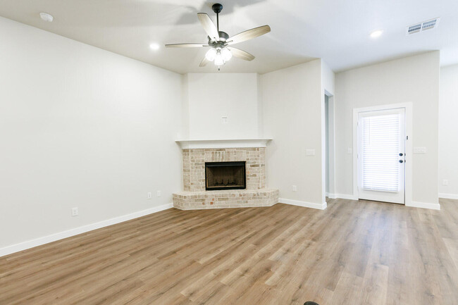 Building Photo - 10605 Beaufort Ave