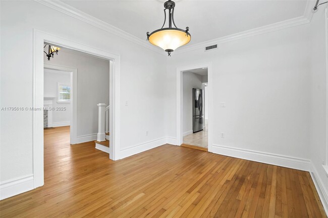Building Photo - 1432 SW 11th St