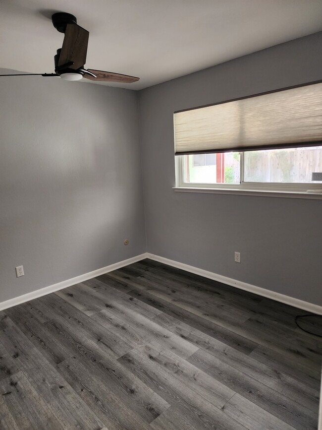 Building Photo - 9172 Thilow Dr