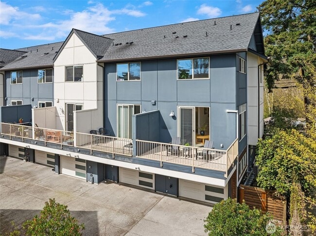 Building Photo - 3bd/2.25Ba Seattle Townhouse
