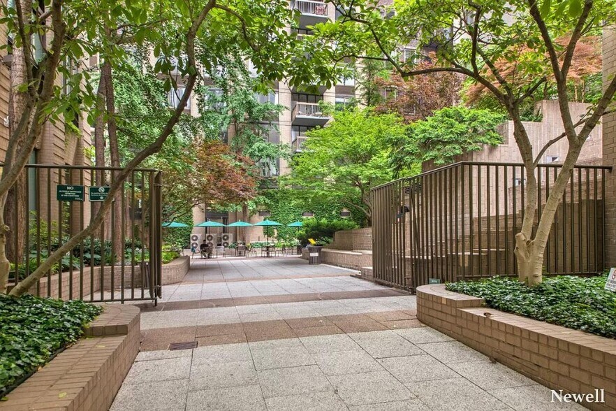 Building Photo - 5 E 22nd St