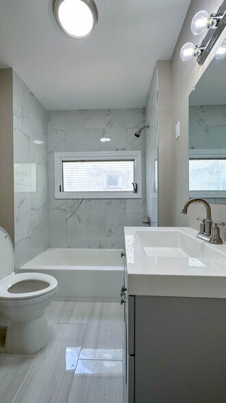 Building Photo - 808 E Main St