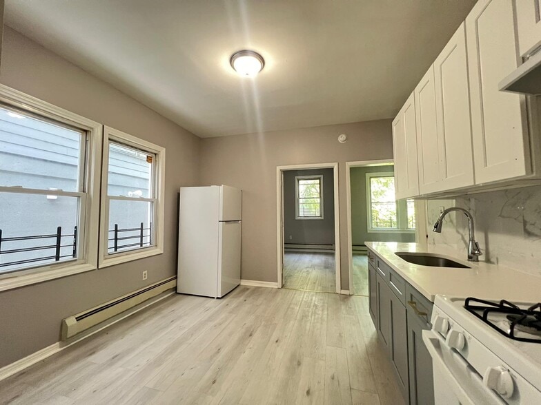 Unit 1R - 344 Virginia Ave
