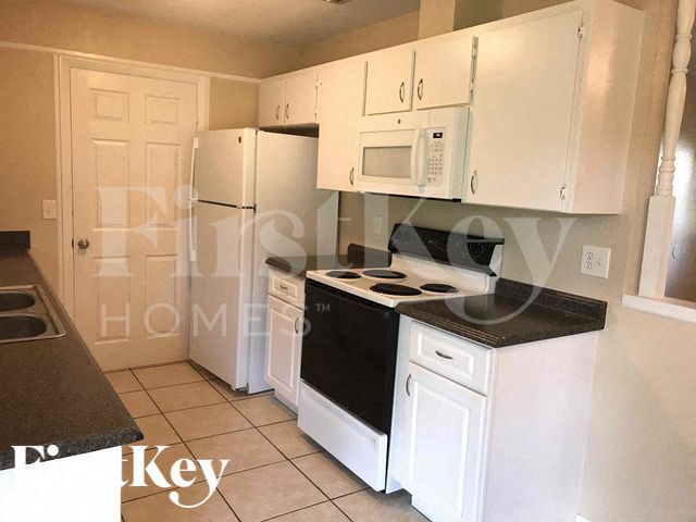 Building Photo - 1083 Riggs St