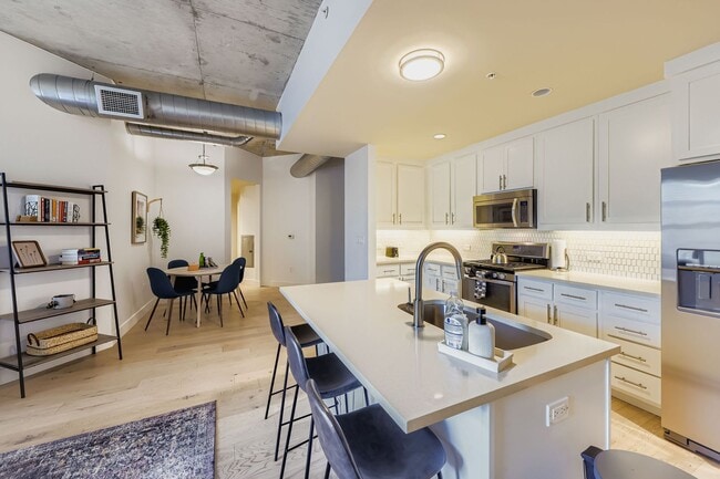 Building Photo - Modern 1 BDR in Peloton - All the Amenities