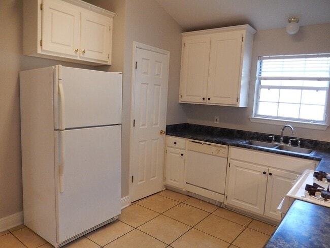 Building Photo - 3151 Layla St