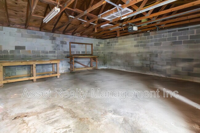 Building Photo - 2647 Selma Ave