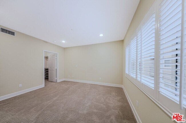 Building Photo - 937 12th St