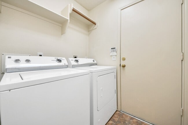 Building Photo - 7310 Whistle Ct