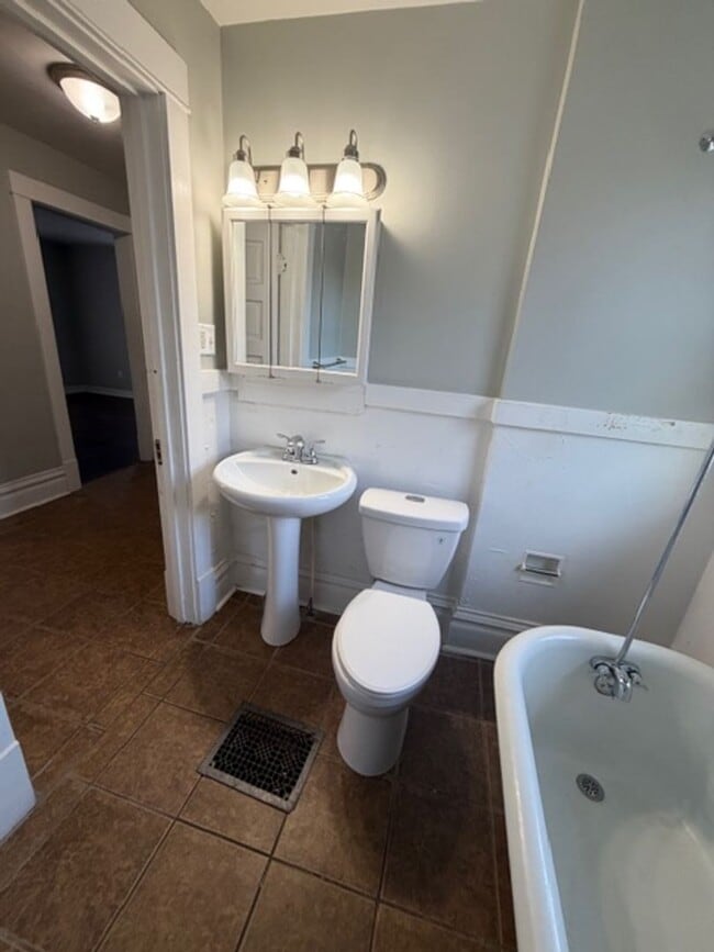 Building Photo - FON1178