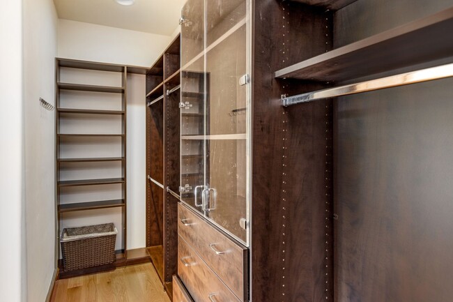 Building Photo - Elegant Mediterranean Home in Prime Menlo ...