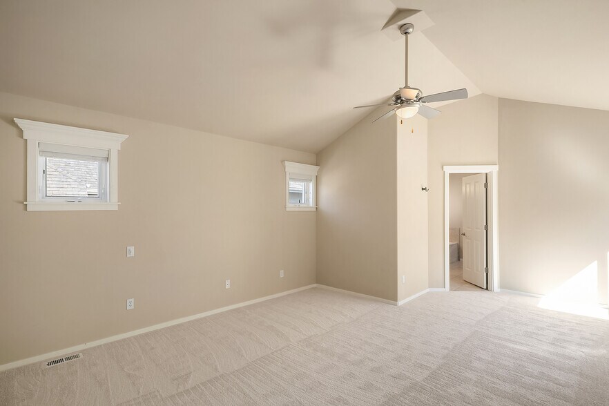 Building Photo - 3479 NE Monterey Ln