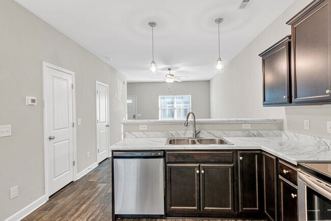 Building Photo - 10 Jaydn Dr W