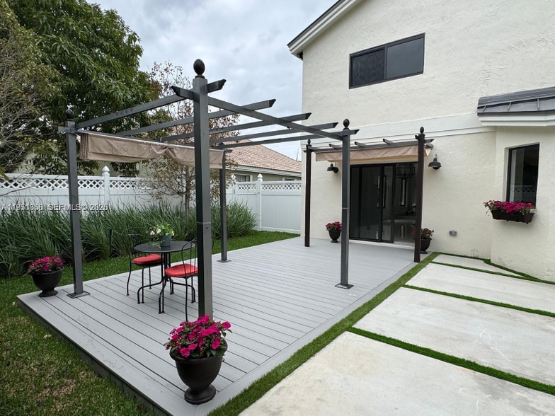 Building Photo - 20160 NW 9th Dr