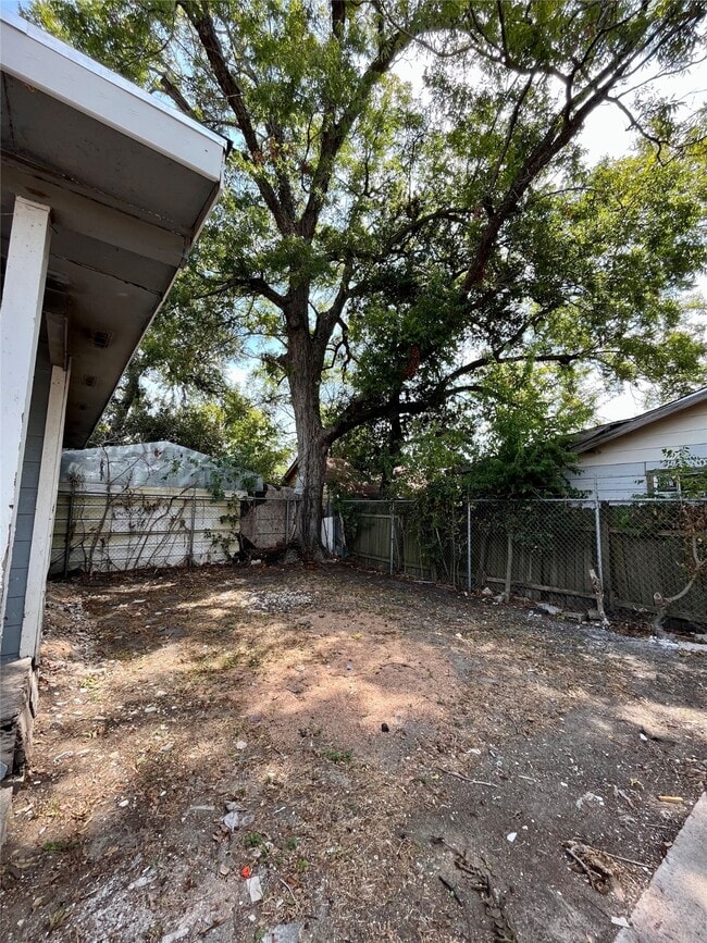 Building Photo - 8308 John St