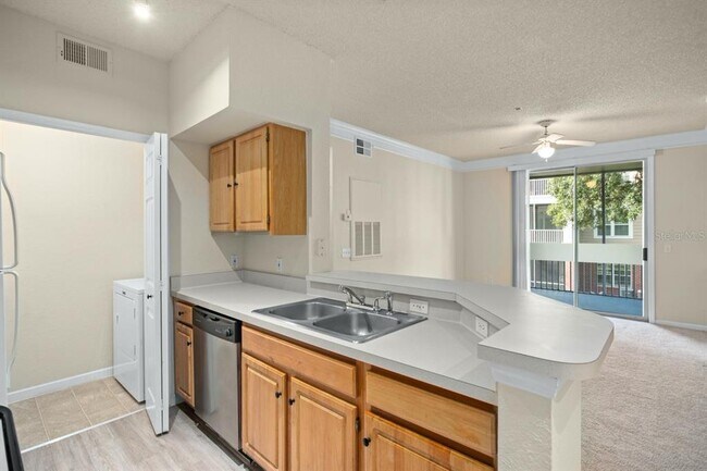 Building Photo - 13016 Plantation Park Cir