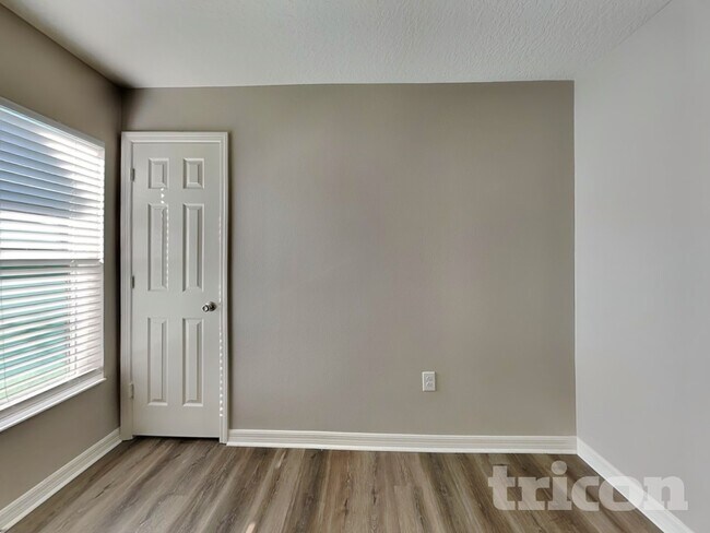 Building Photo - 624 Bullrush Ct