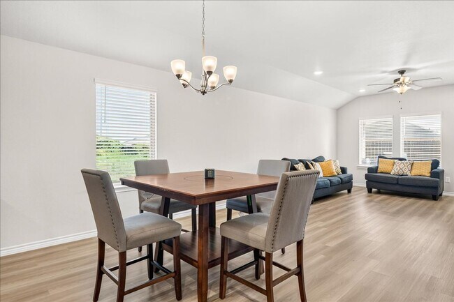 Building Photo - 1638 Comfy Wy