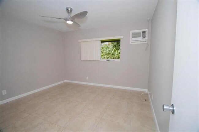 Building Photo - 2170 NE 44th St