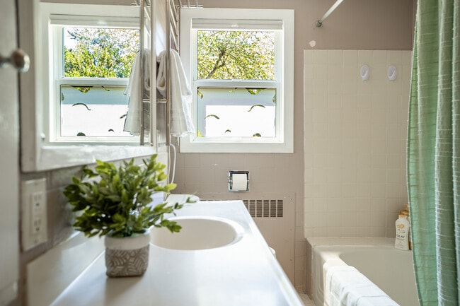 Building Photo - 4201 51st Ave S