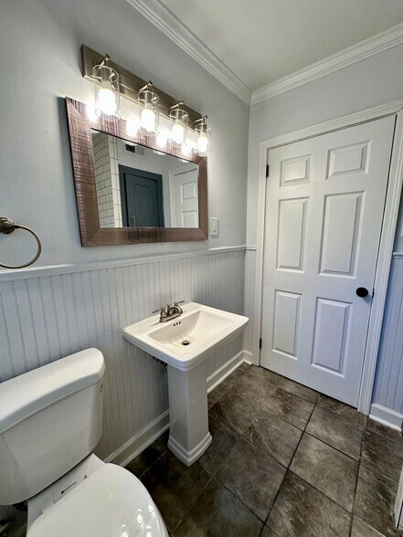 Building Photo - 1026 Meadow Heights Dr