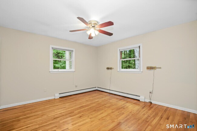 Building Photo - 122 Deforest Rd