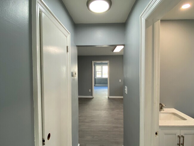 Building Photo - 306 Clifton Ave