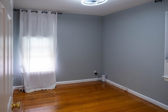 Building Photo - Beautiful Four Bedroom Home