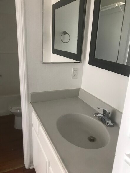 Building Photo - 11948 Hart St