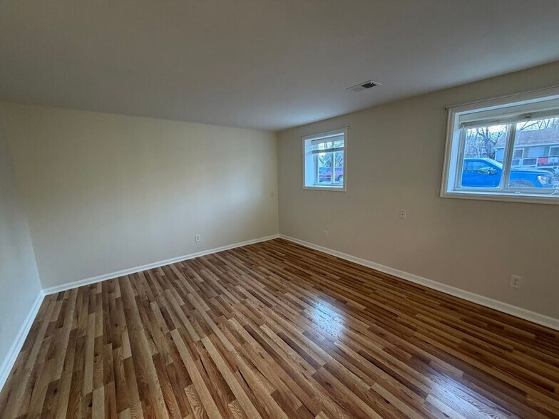 Building Photo - 2406 Bowen St