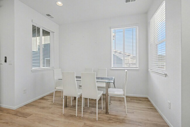 Building Photo - 8731 Snake River St