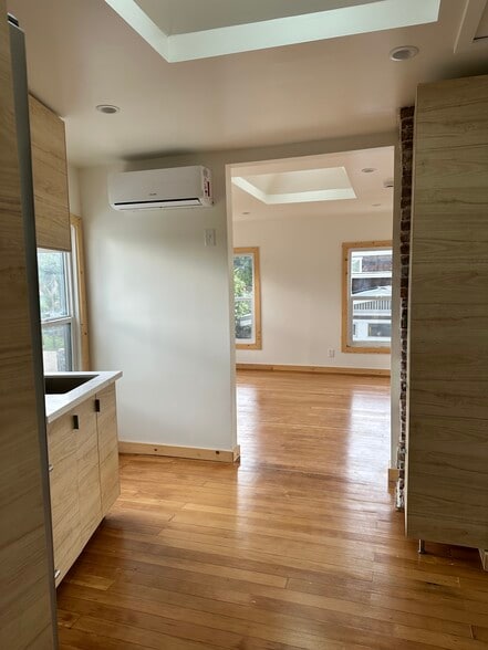 Building Photo - 1615 Shell Ave